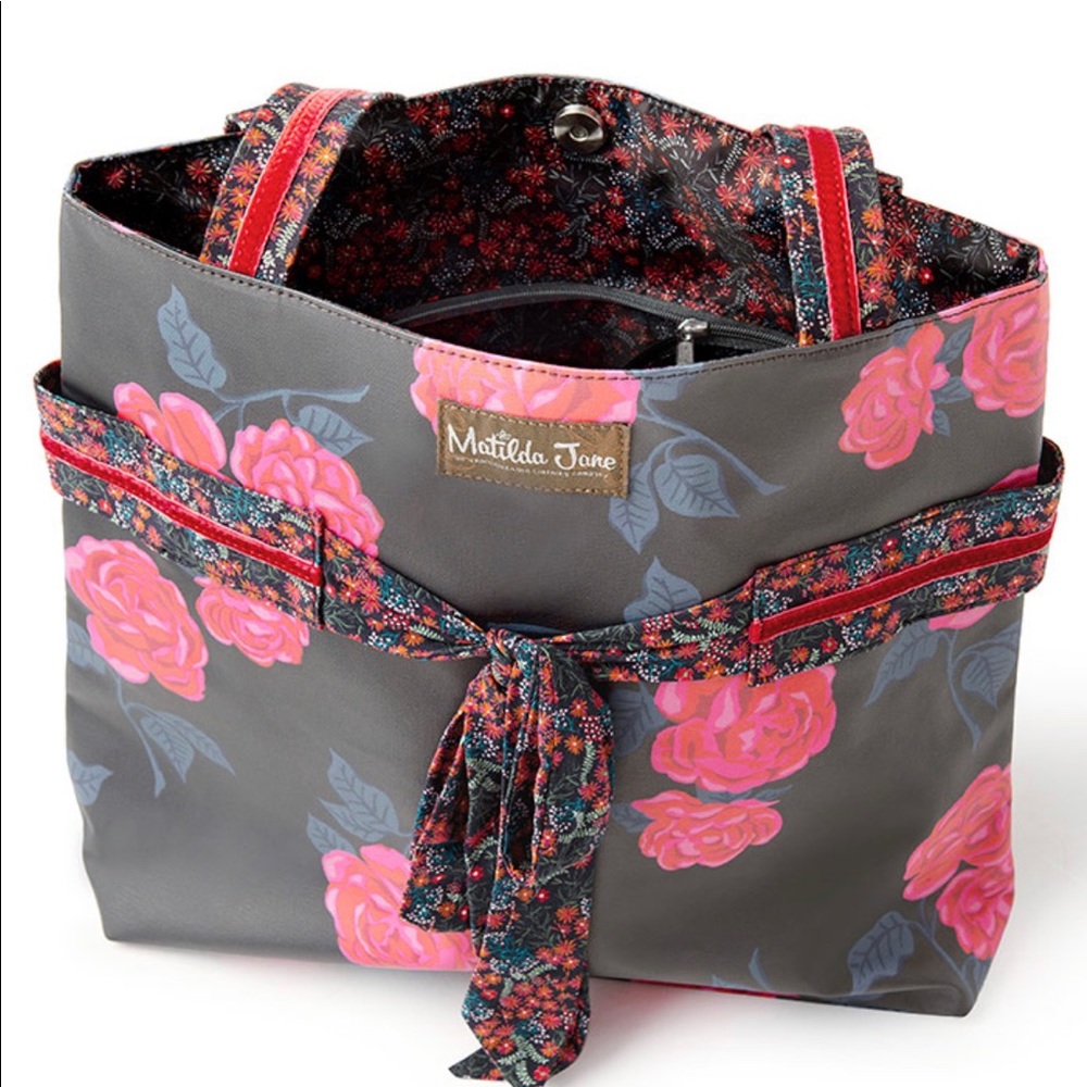 Heart Strings Tote - Picture 2 of 2